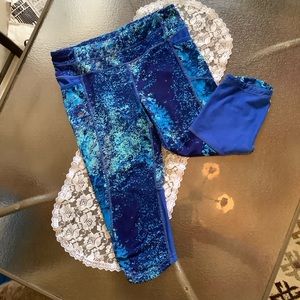 Athleta Vented Crops